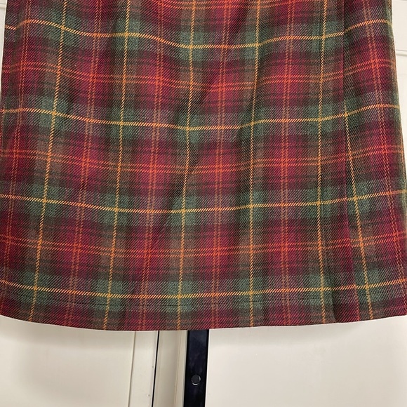 LL Bean Womens 100% Wool Plaid Wrap Skirt Size 10 Green/Red Heritage Plaid - Picture 3 of 11